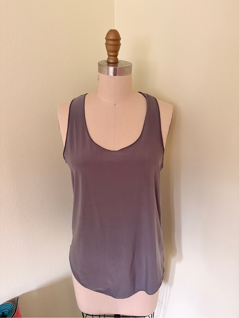 Onzie Sleeveless Scoop Neck Athletic Tank - Slate Gray